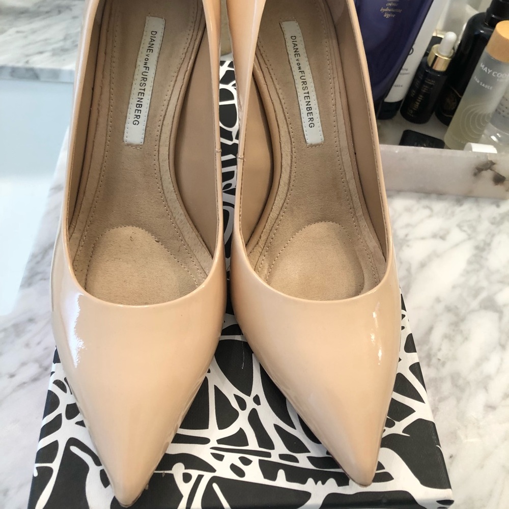 Dvf nude pointy toe pump
